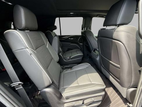 Used 2022 Cadillac Escalade Premium Luxury AWD/4WD image 17
