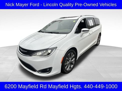 Used 2018 Chrysler Pacifica Limited w/ Tire & Wheel Group image 3