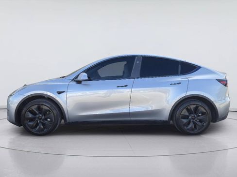 Used 2024 Tesla Model Y 2WD image 2