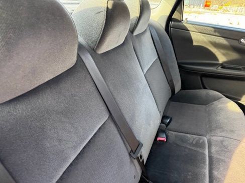 Used 2010 Chevrolet Impala LT FWD image 18
