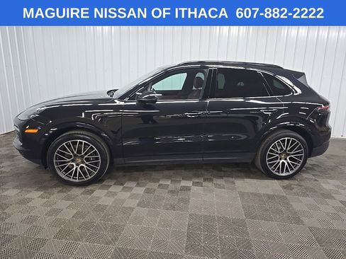 Used 2022 Porsche Cayenne Platinum Edition AWD/4WD image 5