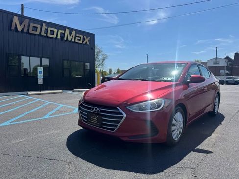 Used 2017 Hyundai Elantra SE image 1