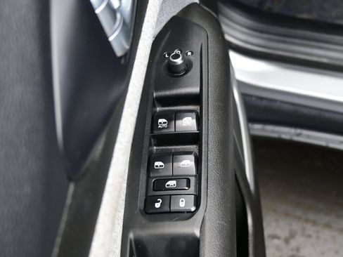 Used 2024 Jeep Compass Latitude AWD/4WD image 14