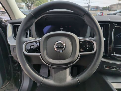 Used 2025 Volvo XC60 B5 Plus image 18