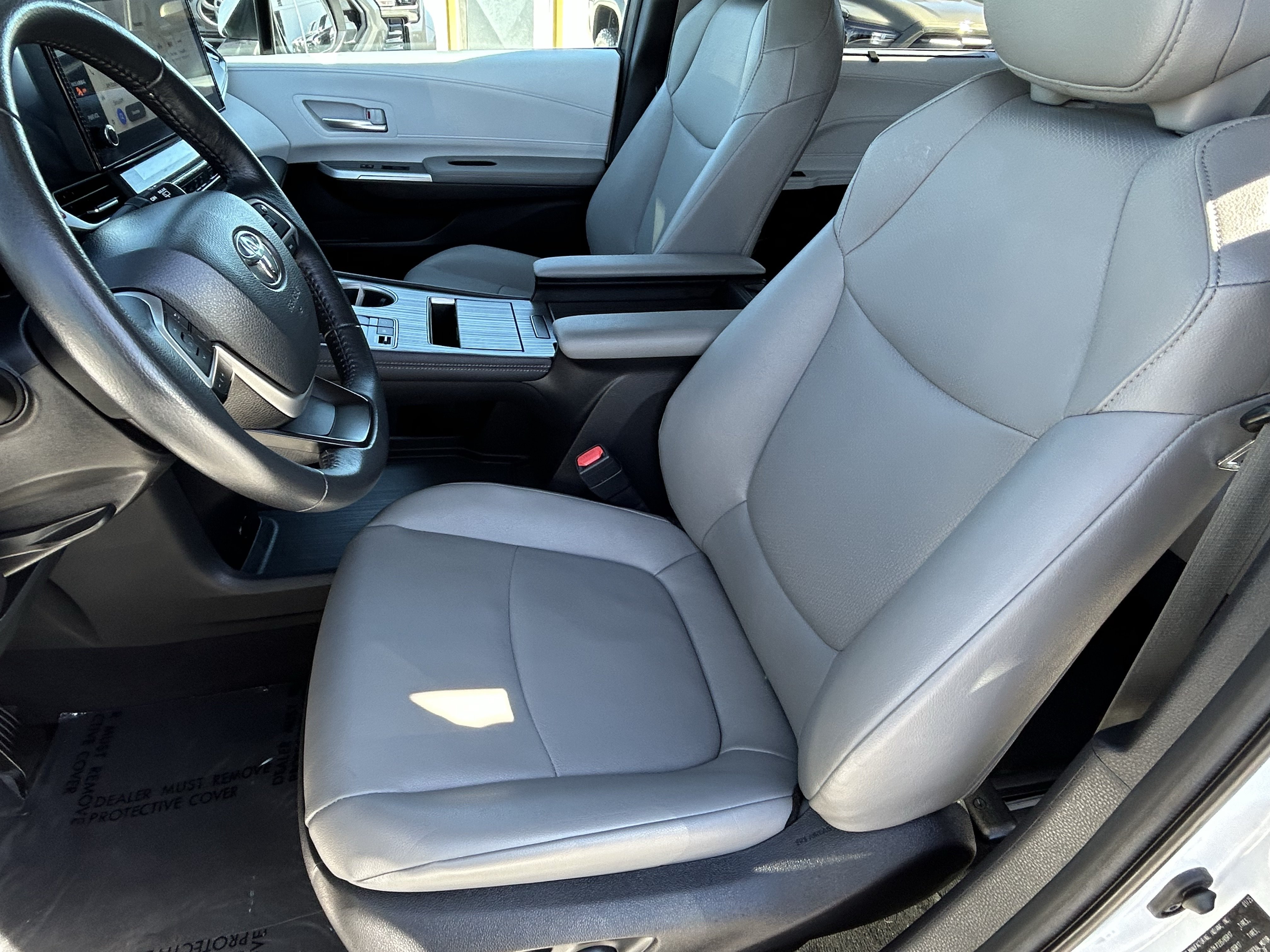 Certified 2025 Toyota Sienna XLE FWD image 16