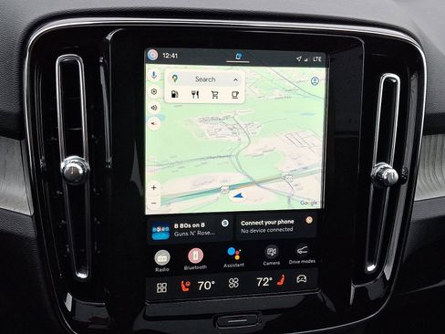 Certified 2025 Volvo XC40 B5 Plus image 18