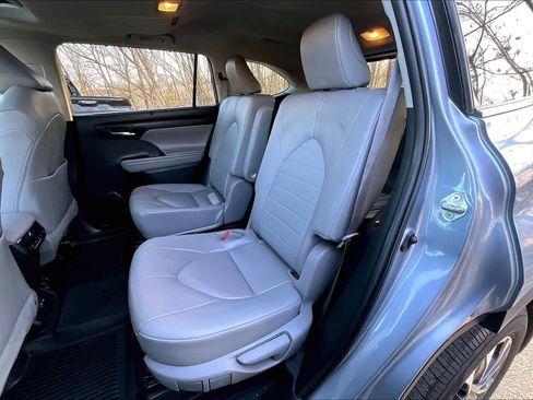 Used 2023 Toyota Highlander XLE image 20