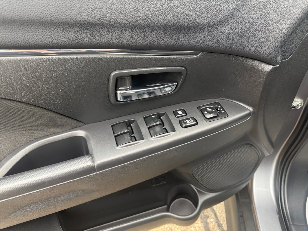 Used 2017 Mitsubishi Outlander Sport SE AWD/4WD image 13