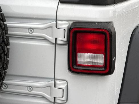 Used 2021 Jeep Wrangler Sport image 27