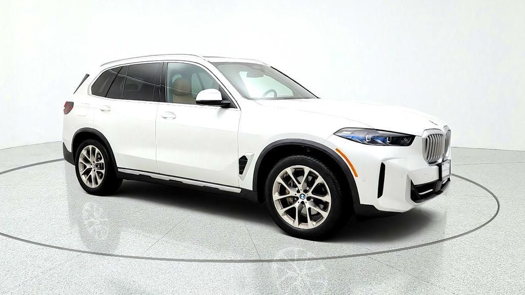 Used 2024 BMW X5 xDrive40i w/ Premium Package AWD/4WD image 3