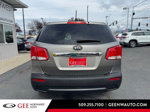 Used 2011 Kia Sorento LX AWD/4WD image 4