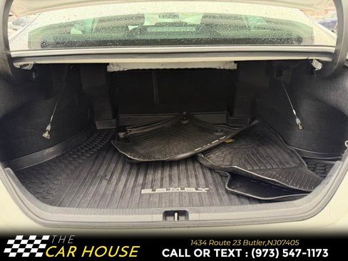 Used 2019 Toyota Camry LE image 18