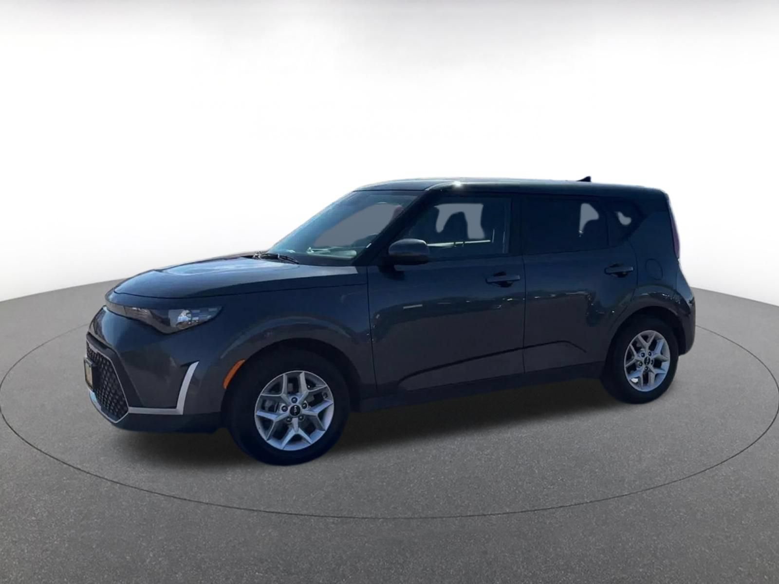Used 2025 Kia Soul LX w/ LX Technology Package FWD image 7