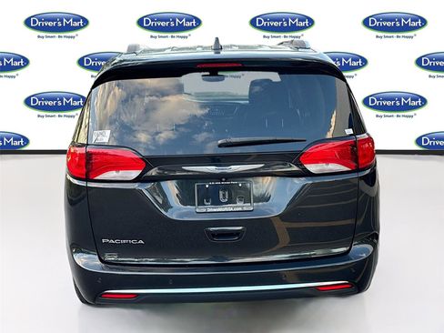 Used 2018 Chrysler Pacifica Touring-L image 6