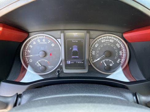 Used 2017 Toyota Tacoma TRD Sport w/ Tow Package image 12