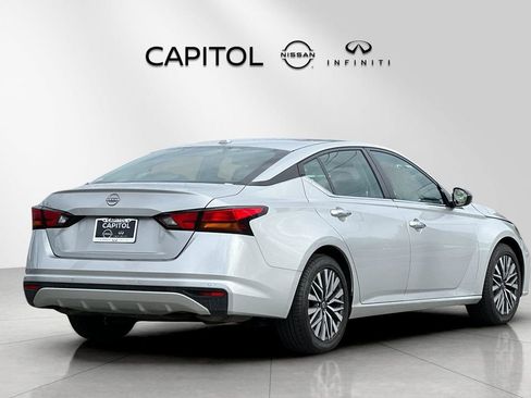 Used 2024 Nissan Altima 2.5 SV image 5