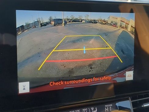 Used 2025 Toyota Sienna Limited image 13