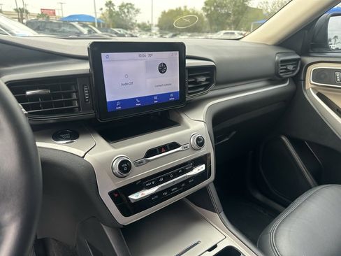 Used 2022 Ford Explorer XLT image 14