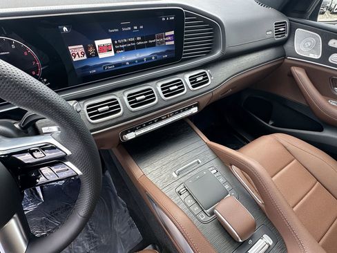 New 2026 Mercedes-Benz GLS 450 4MATIC image 32