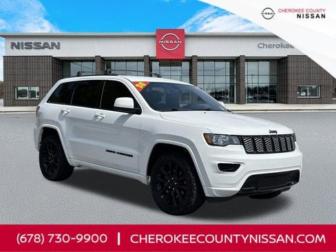 Used 2020 Jeep Grand Cherokee Altitude RWD image 1