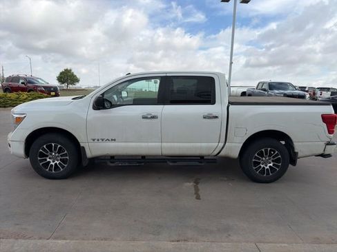 Used 2021 Nissan Titan SV w/ SV Convenience Package image 4