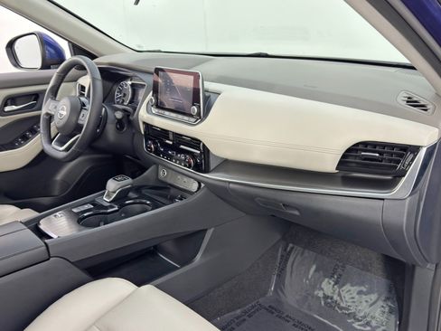 Used 2023 Nissan Rogue SV w/ SV Premium Package image 14