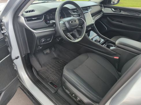 Used 2022 Jeep Grand Cherokee L Laredo w/ Luxury Tech Group I RWD image 11