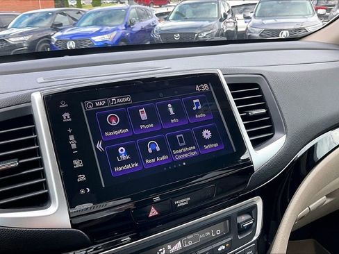 Used 2018 Honda Pilot Touring image 32