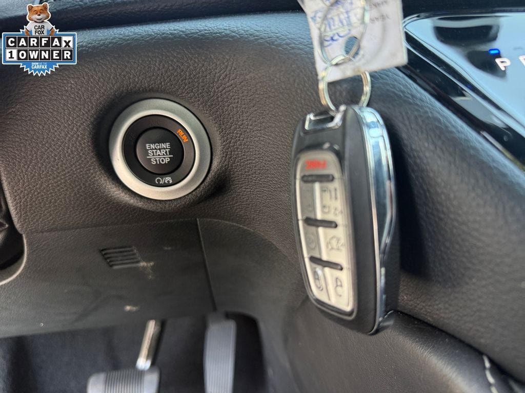 Used 2025 Chrysler Pacifica Limited FWD image 28