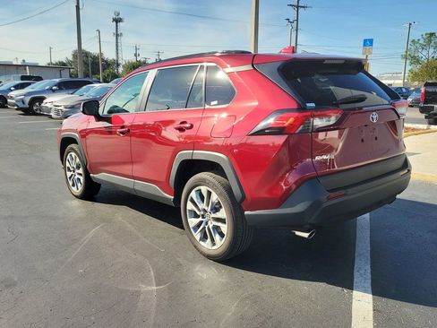 Used 2023 Toyota RAV4 XLE Premium image 4