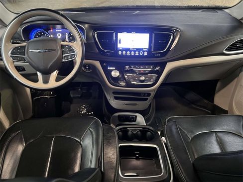 Used 2017 Chrysler Pacifica Limited w/ Advanced Safetytec Group image 12