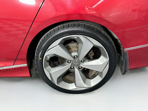 Used 2018 Honda Accord Touring image 11