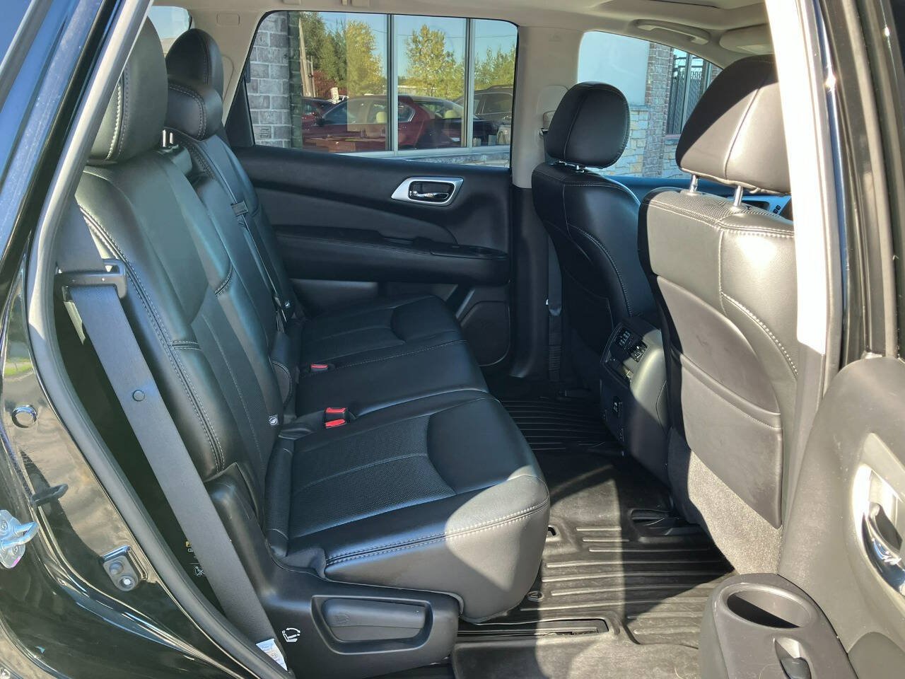 Used 2017 Nissan Pathfinder Platinum w/ Cargo Package AWD/4WD image 17