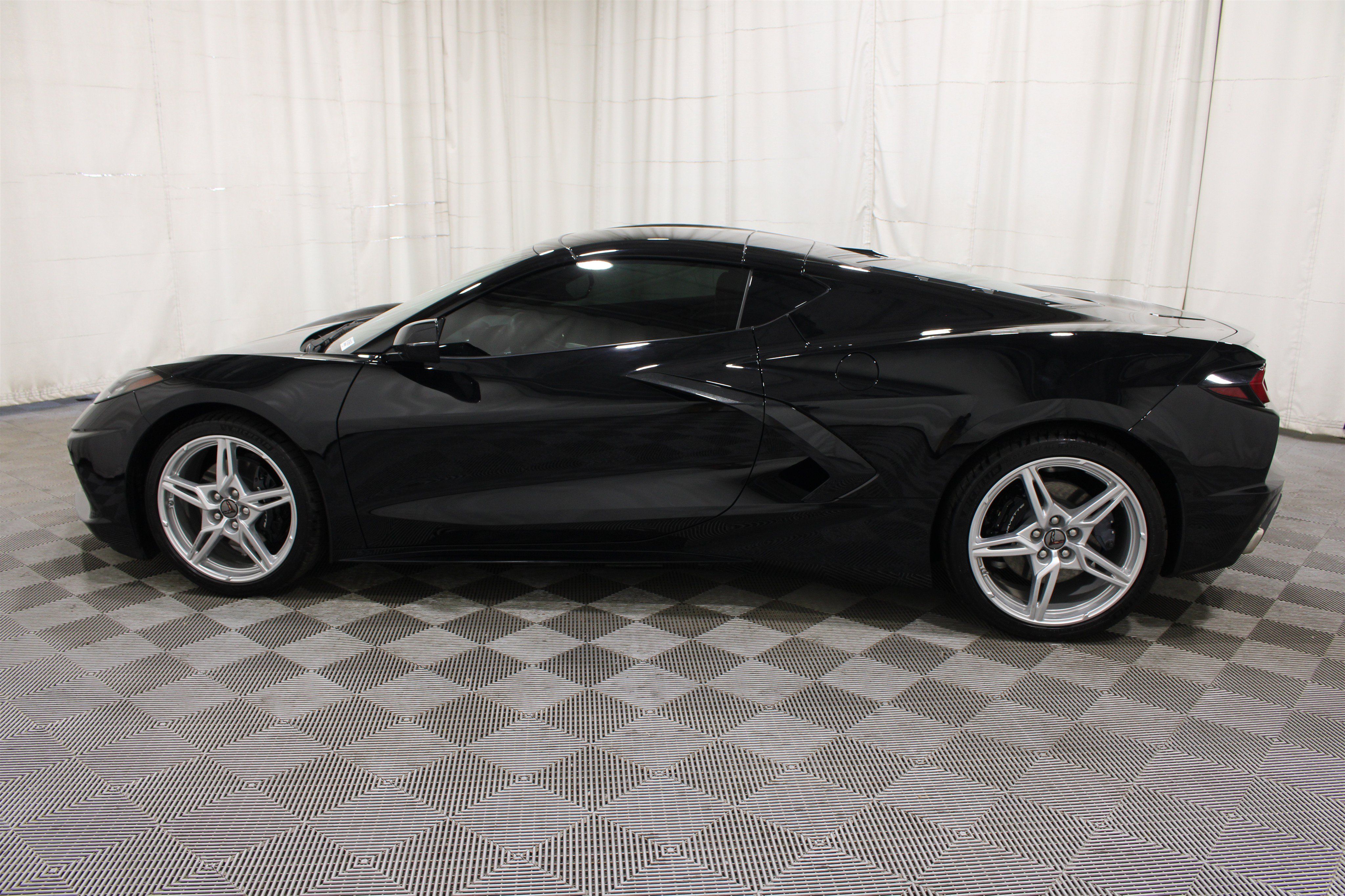 Used 2025 Chevrolet Corvette Stingray Coupe w/ 1LT RWD image 32