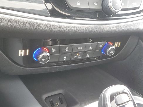 Used 2019 Buick Enclave Essence w/ LPO, Sport Appearance Package image 23