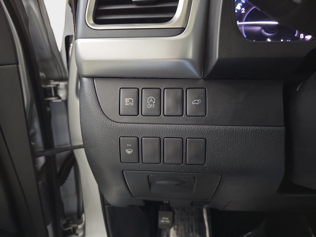 Used 2017 Toyota Highlander SE AWD/4WD image 26