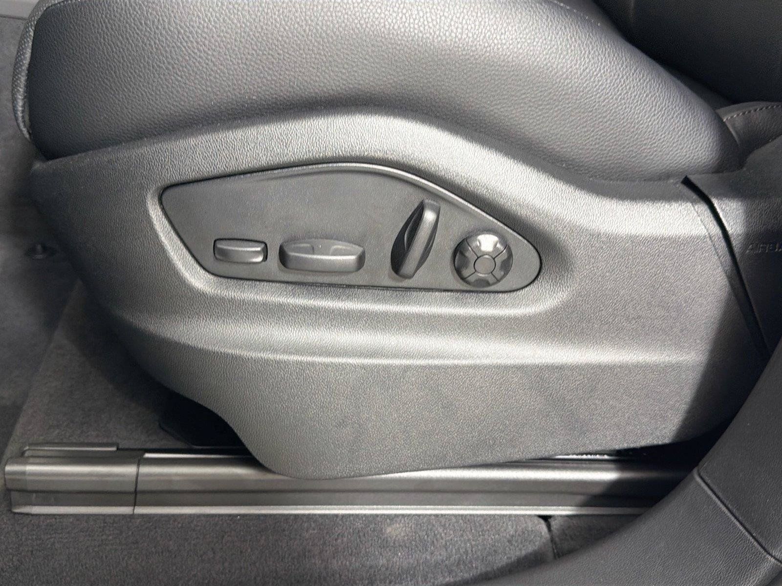 Certified 2025 Porsche Cayenne E-Hybrid AWD/4WD image 31