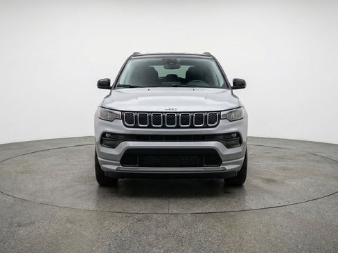Used 2025 Jeep Compass Limited AWD/4WD image 2
