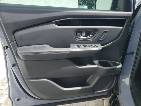 Used 2024 Honda Pilot Touring image 9