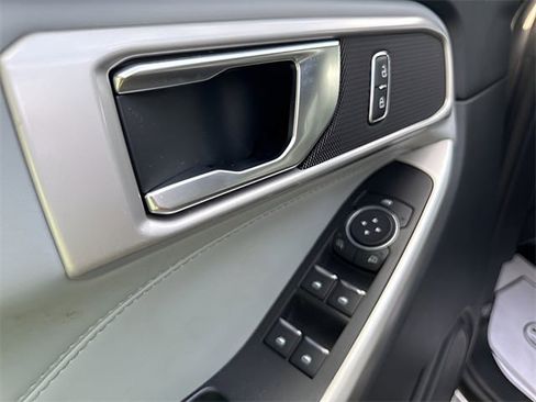 Used 2022 Ford Explorer XLT w/ Equipment Group 202A image 10