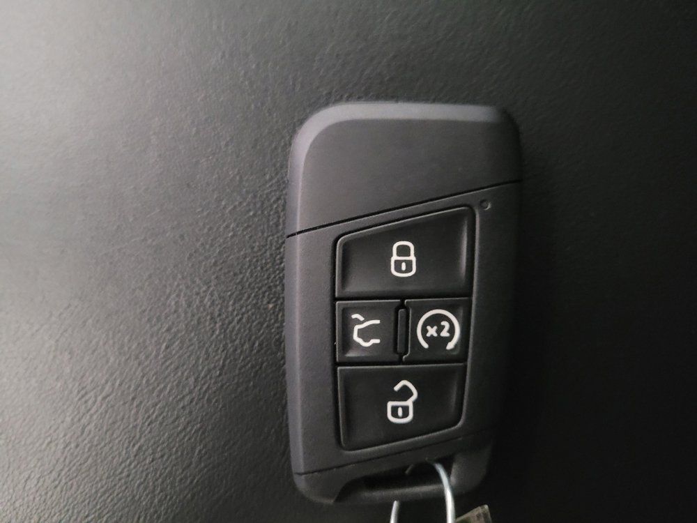 Used 2024 Volkswagen Atlas SE FWD image 32