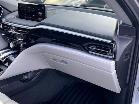 Used 2023 Acura MDX SH-AWD w/ Technology Package image 18