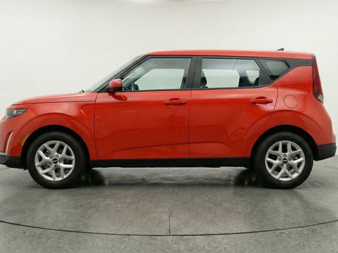 Used 2025 Kia Soul LX w/ LX Technology Package FWD image 4