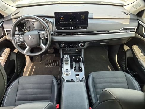 Used 2025 Mitsubishi Outlander SE AWD/4WD image 26