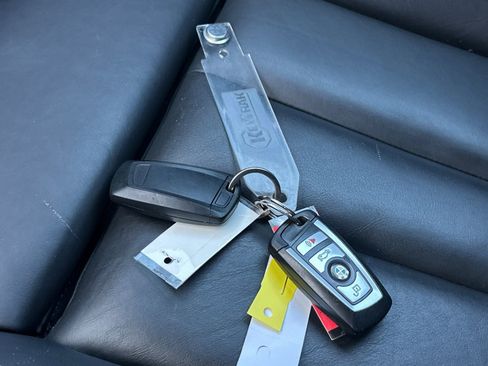 Used 2015 BMW M4 Convertible image 11