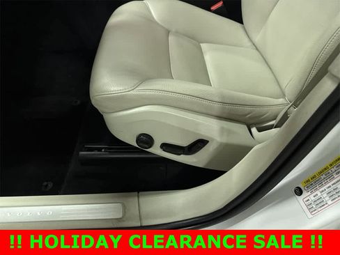 Used 2020 Volvo XC60 T5 Momentum image 23