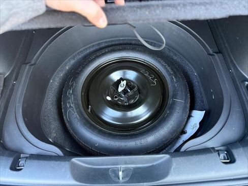 Certified 2017 Jeep Cherokee Latitude w/ Comfort/Convenience Group image 11