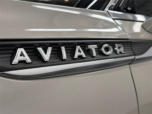 Used 2023 Lincoln Aviator AWD w/ Premium Package image 15