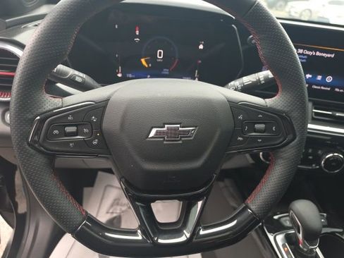 Used 2024 Chevrolet Trax RS w/ Sunroof Package FWD image 23