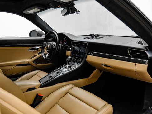 Used 2017 Porsche 911 Turbo image 43